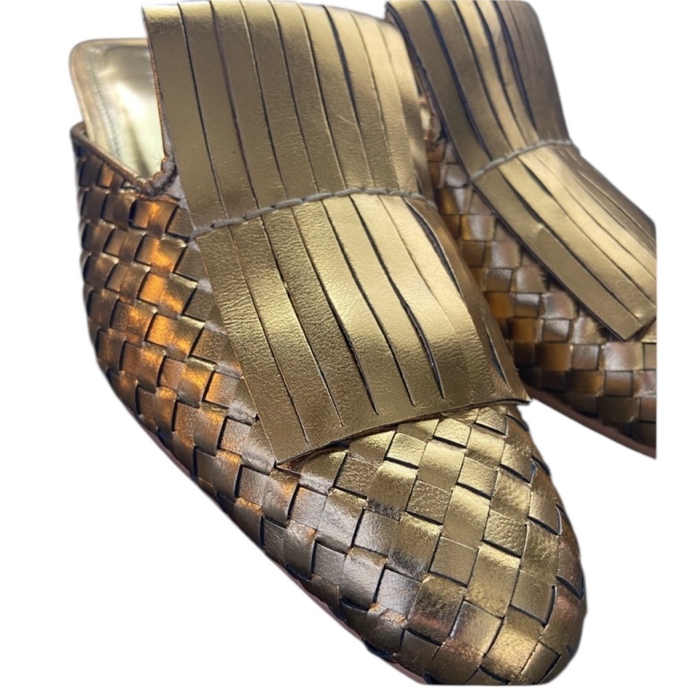Anna Ricci Handwoven Fringe
Leather Mules - Gold Size 7 - Picture 4 of 6